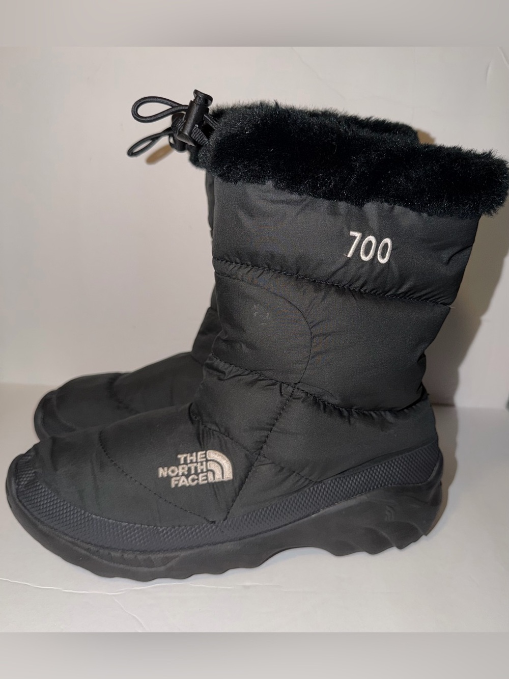 The North Face Nuptse Traction 700 Fill Power Down Boot - 8 Women's